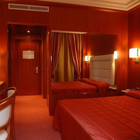 As Hotel Монца Номер фото