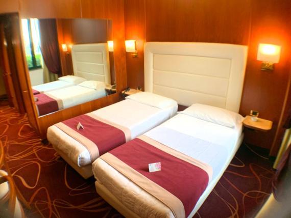 As Hotel Монца Экстерьер фото