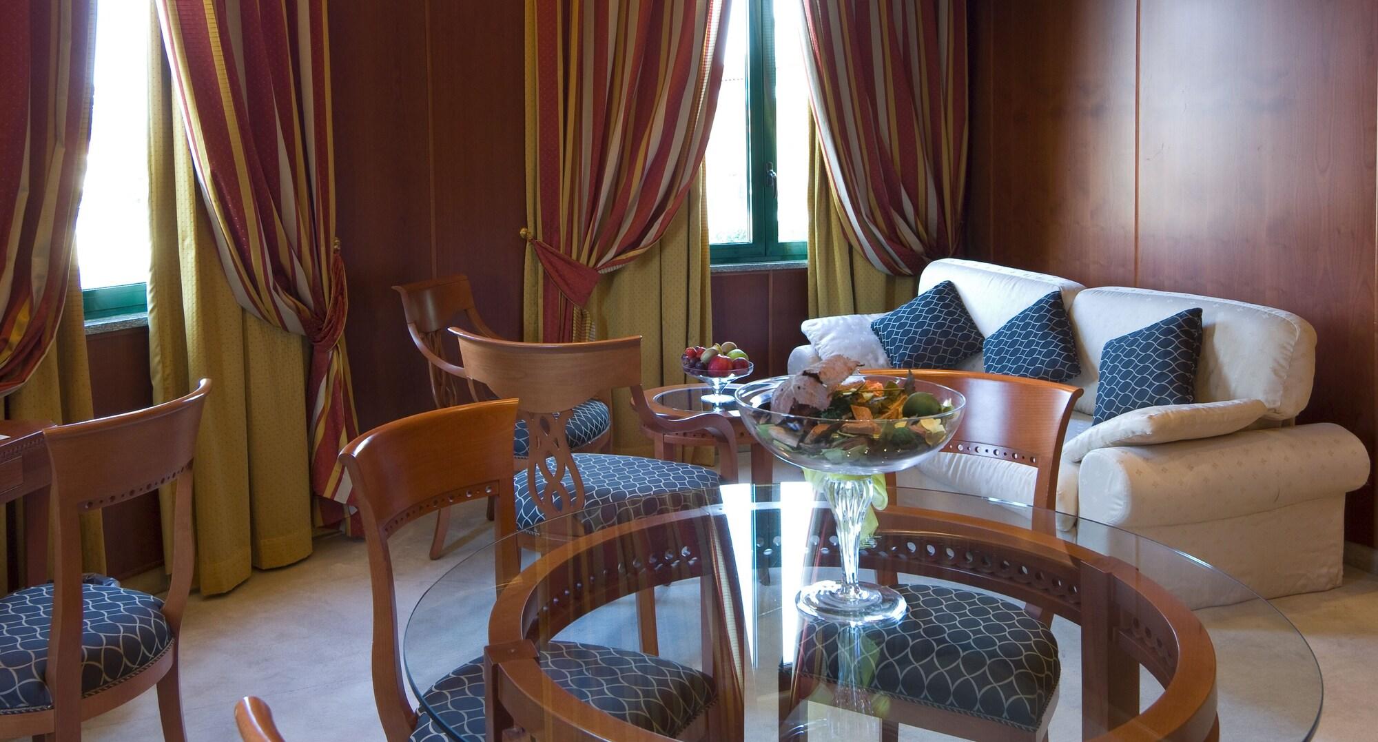 As Hotel Монца Экстерьер фото