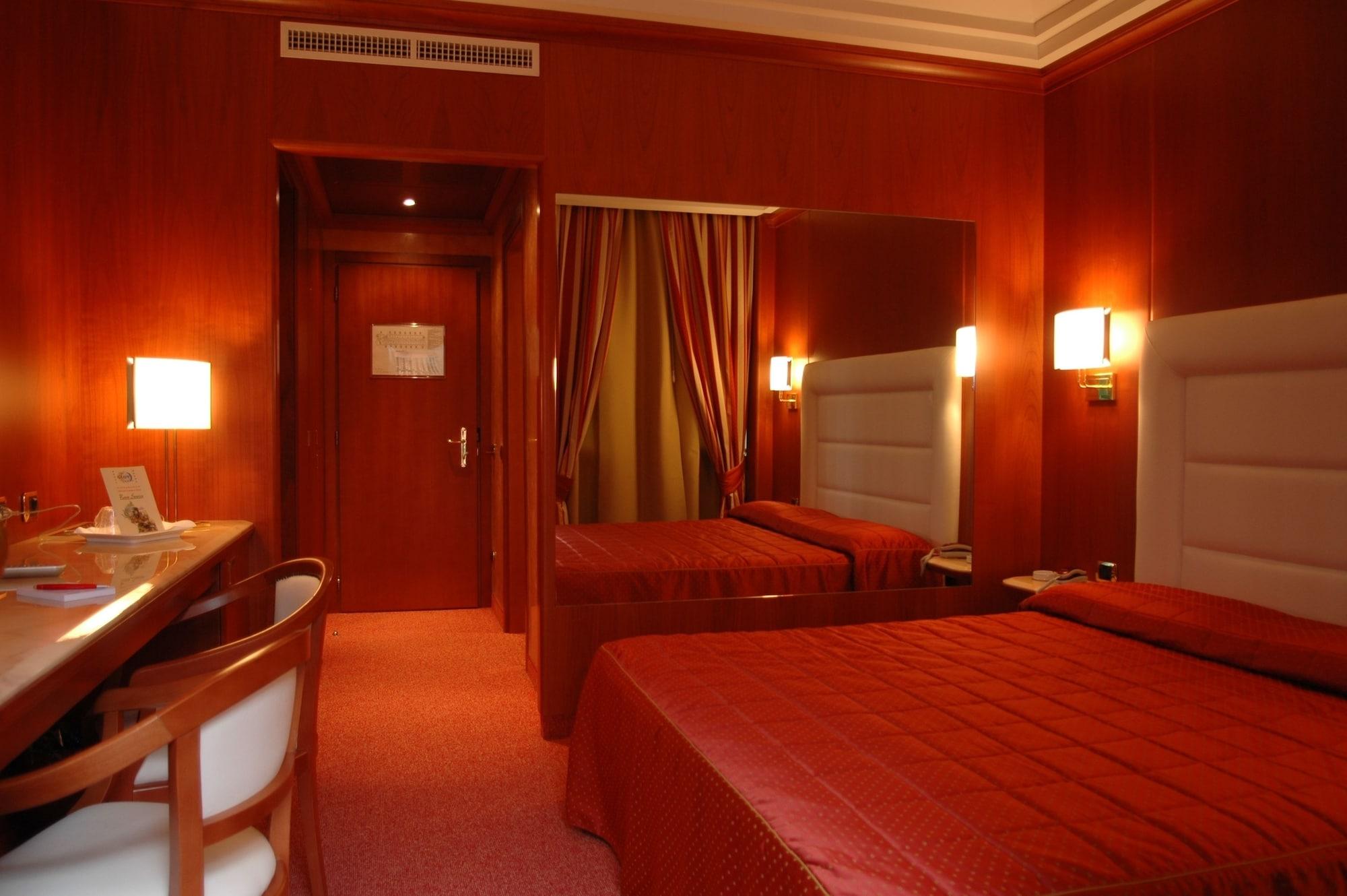 As Hotel Монца Номер фото