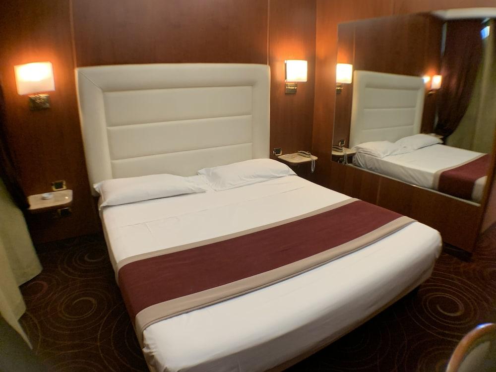 As Hotel Монца Экстерьер фото