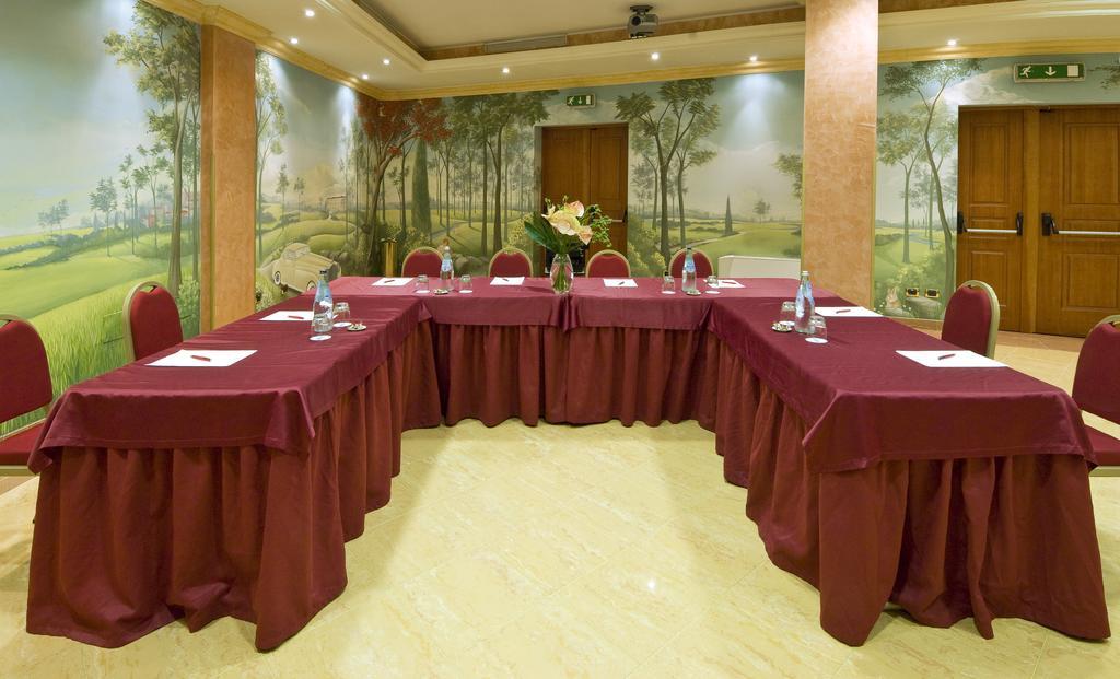 As Hotel Монца Удобства фото