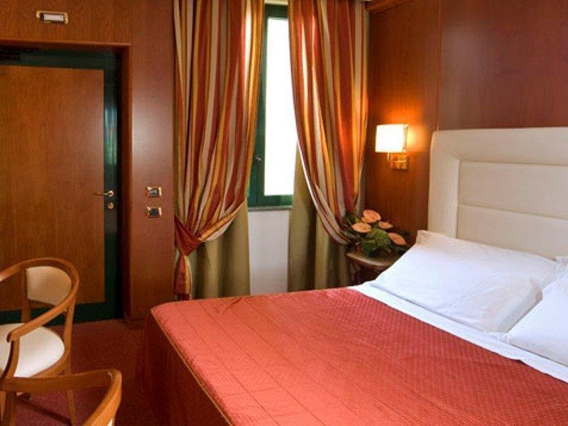 As Hotel Монца Экстерьер фото