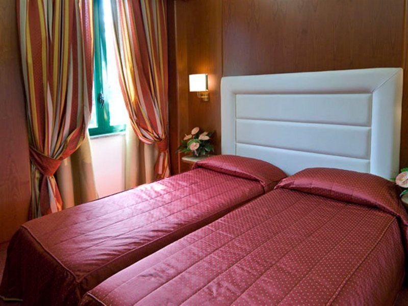 As Hotel Монца Экстерьер фото